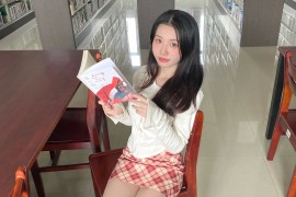 学校图书馆拍照