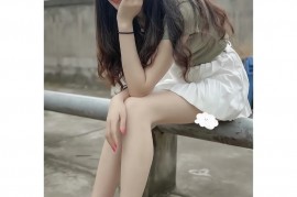 白色短裙
