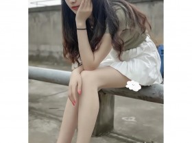 白色短裙