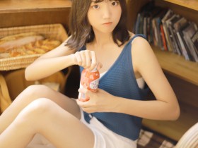 文艺美少女吊带长腿白丝袜美腿写真
