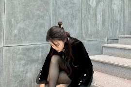 黑丝和短裙最配了