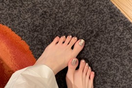 秋冬超显白的魔镜粉美甲