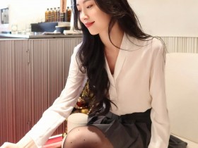 大衣搭丝袜绝配呀