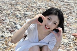 你笑起来好甜诶～