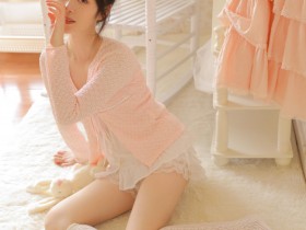 极品美女嫩模粉红诱惑丝袜写真
