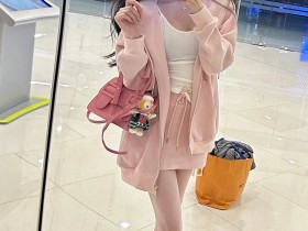 电梯分红小美女