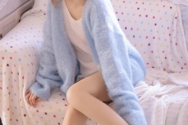 马尾辫美女清新白嫩细长美腿诱惑写真